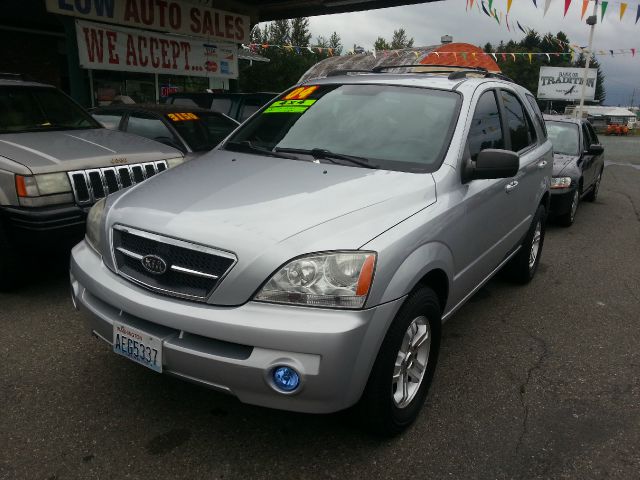 2004 Kia Sorento LS Truck