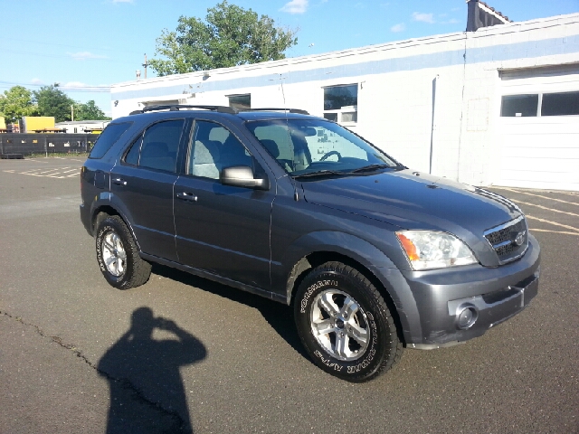 2004 Kia Sorento LS Truck