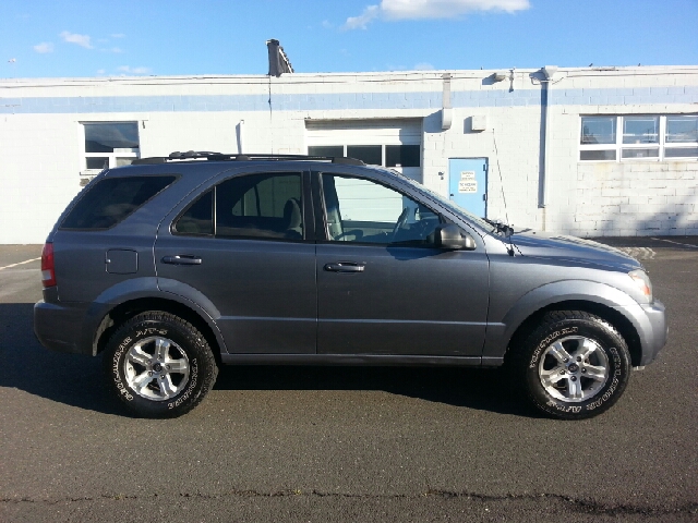 2004 Kia Sorento LS Truck