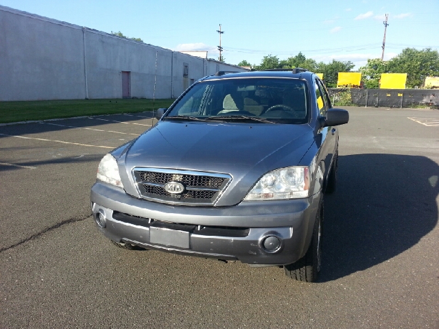 2004 Kia Sorento LS Truck