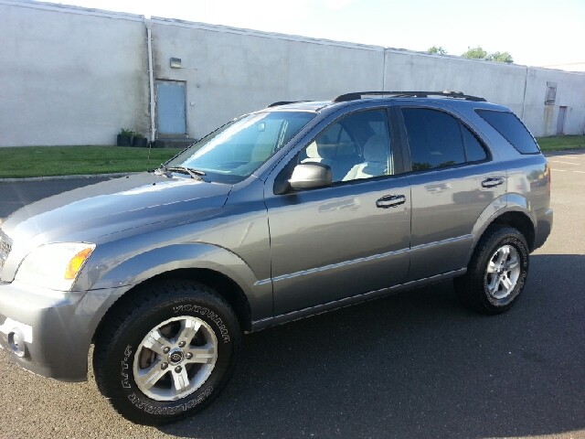 2004 Kia Sorento LS Truck