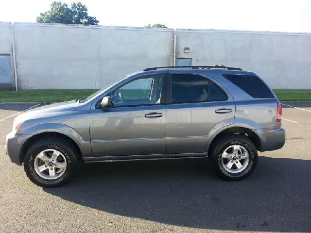 2004 Kia Sorento LS Truck