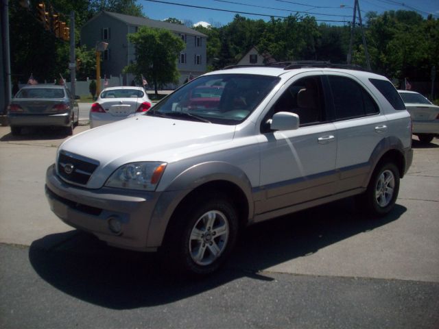 2004 Kia Sorento 2500 LS 8 Psngr Van