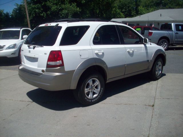 2004 Kia Sorento 2500 LS 8 Psngr Van
