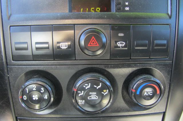 2004 Kia Sorento LS Truck