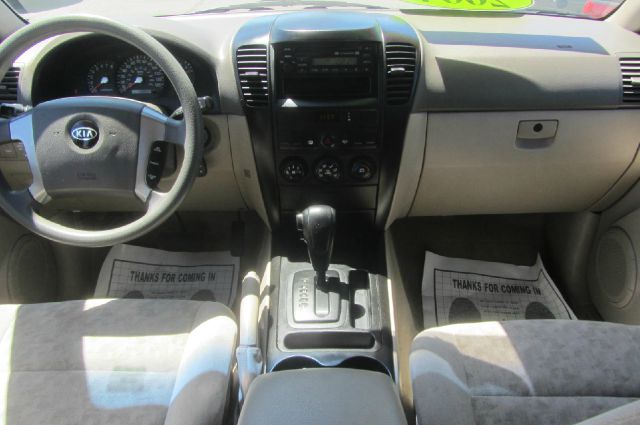 2004 Kia Sorento LS Truck