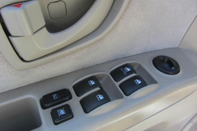 2004 Kia Sorento LS Truck