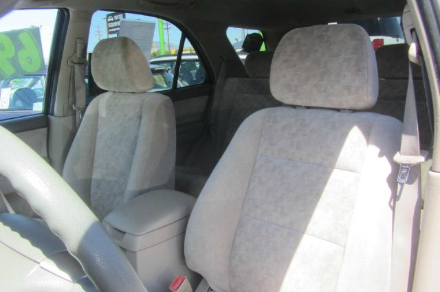 2004 Kia Sorento LS Truck