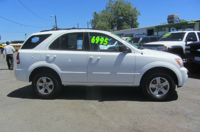 2004 Kia Sorento LS Truck