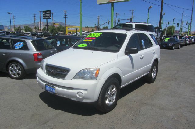 2004 Kia Sorento LS Truck