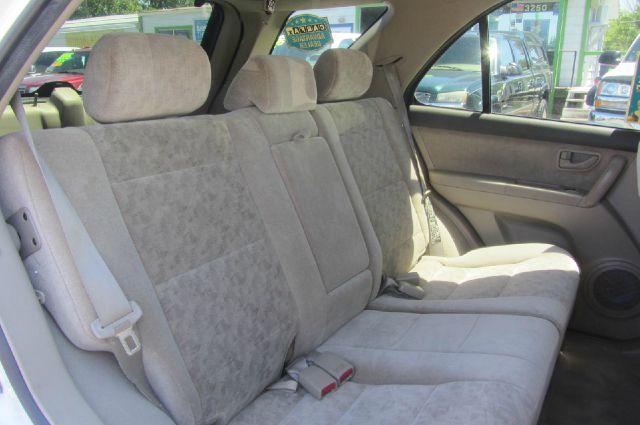 2004 Kia Sorento LS Truck