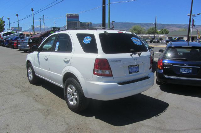 2004 Kia Sorento LS Truck