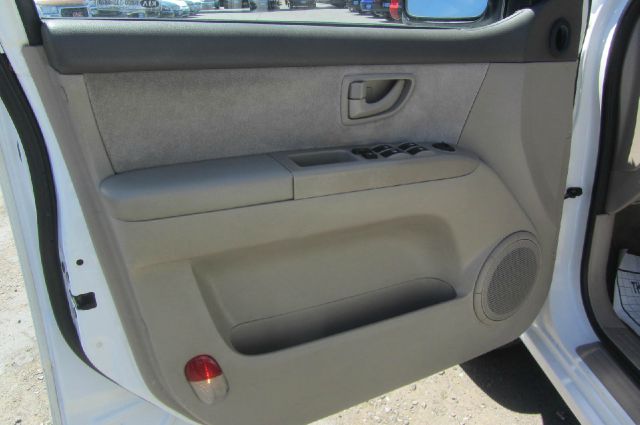 2004 Kia Sorento LS Truck