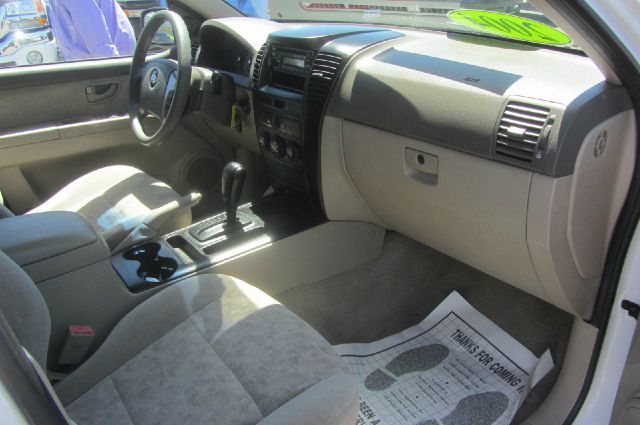 2004 Kia Sorento LS Truck