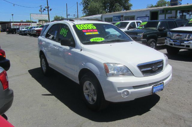 2004 Kia Sorento LS Truck
