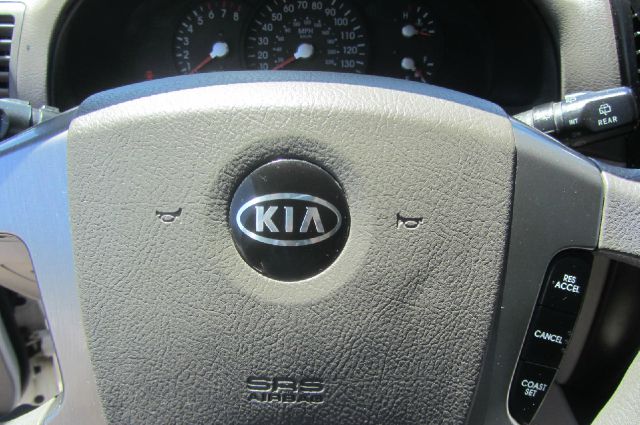 2004 Kia Sorento LS Truck