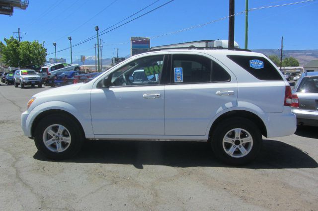 2004 Kia Sorento LS Truck