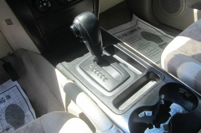 2004 Kia Sorento LS Truck