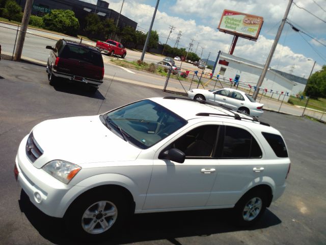 2004 Kia Sorento LS Truck