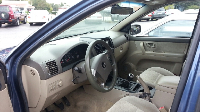 2004 Kia Sorento LS Truck