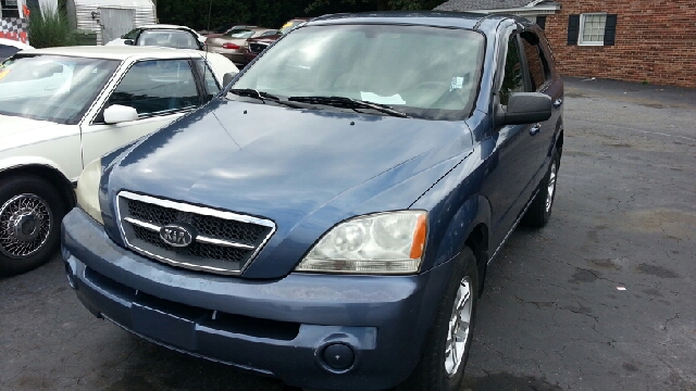 2004 Kia Sorento LS Truck