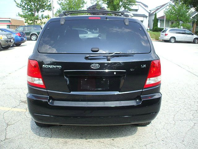 2004 Kia Sorento LS Truck