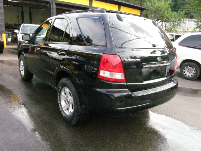2005 Kia Sorento LS Truck