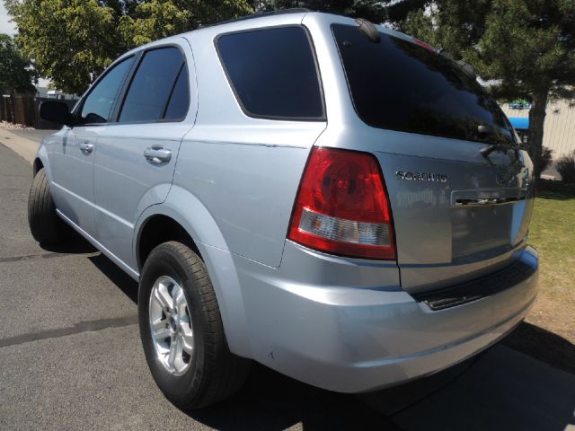 2005 Kia Sorento LS Truck