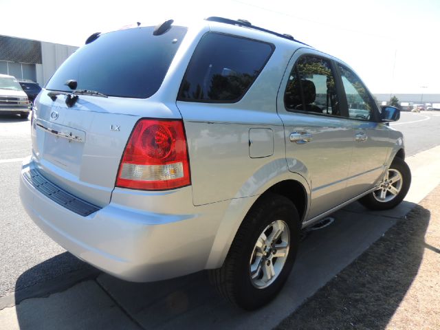 2005 Kia Sorento LS Truck