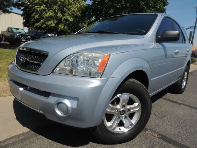 2005 Kia Sorento LS Truck