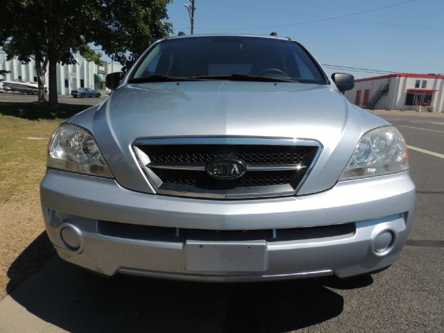 2005 Kia Sorento LS Truck