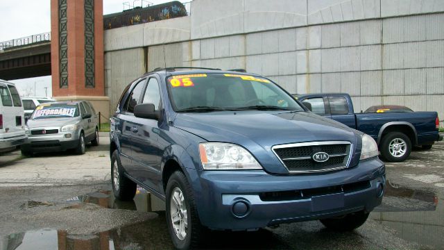 2005 Kia Sorento LS Truck