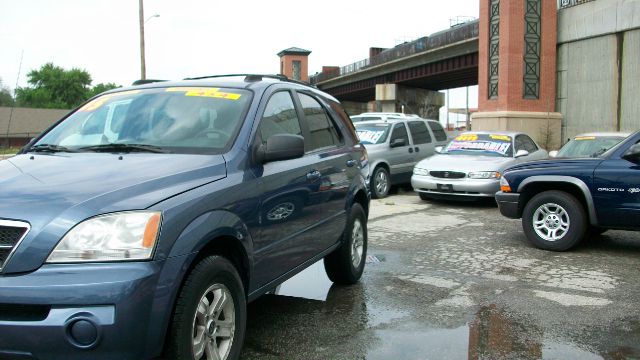 2005 Kia Sorento LS Truck