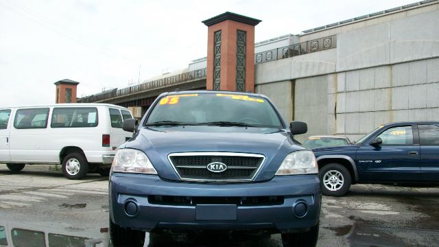 2005 Kia Sorento LS Truck