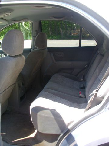 2005 Kia Sorento LS Truck