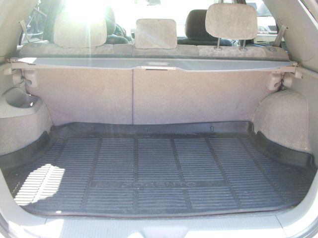 2005 Kia Sorento LS Truck