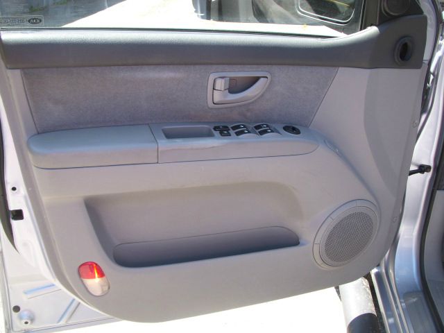 2005 Kia Sorento LS Truck