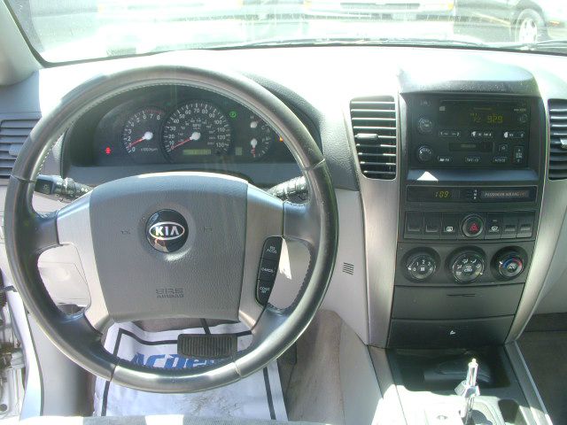 2005 Kia Sorento LS Truck