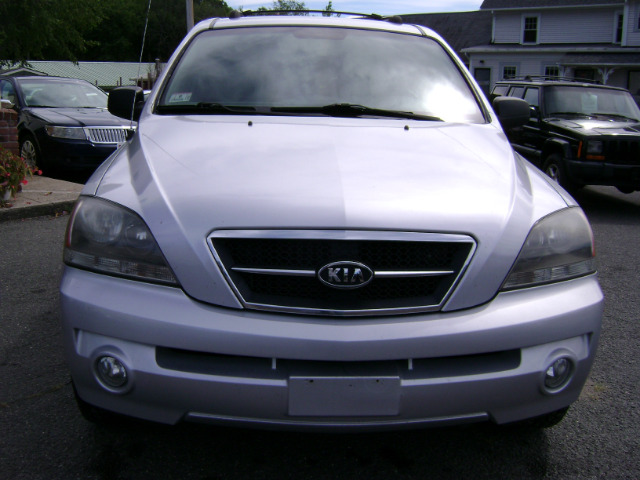 2005 Kia Sorento LS Truck