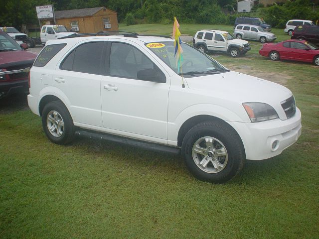 2005 Kia Sorento LS Truck