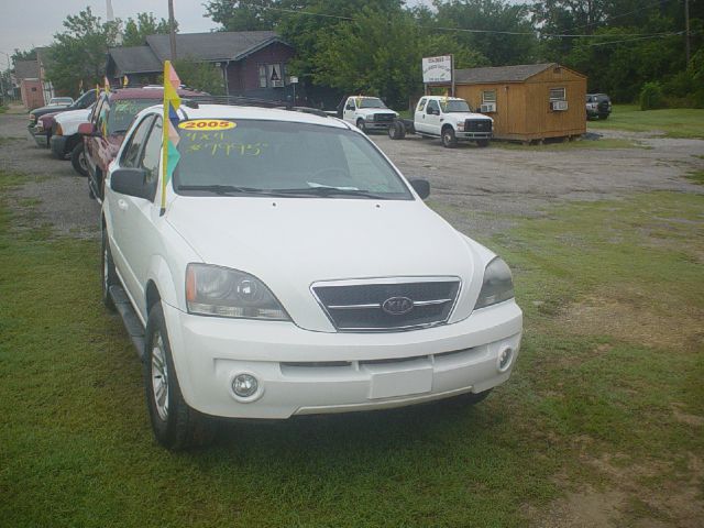 2005 Kia Sorento LS Truck