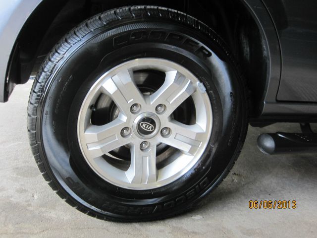 2005 Kia Sorento Crew Cab 126.0 WB 1SC LS Z85