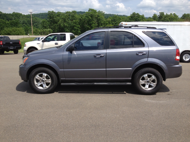 2005 Kia Sorento LS Truck