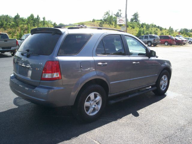 2006 Kia Sorento LS Truck