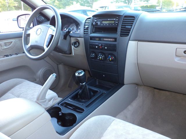 2006 Kia Sorento LS Truck