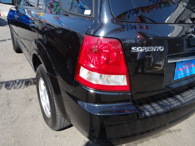 2006 Kia Sorento LS Truck