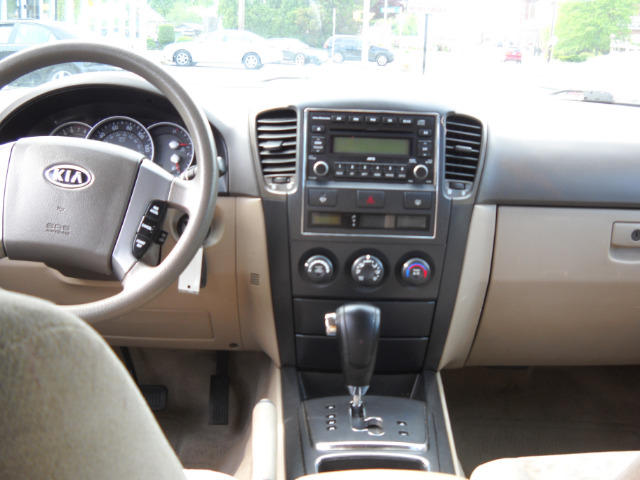 2007 Kia Sorento LS Truck
