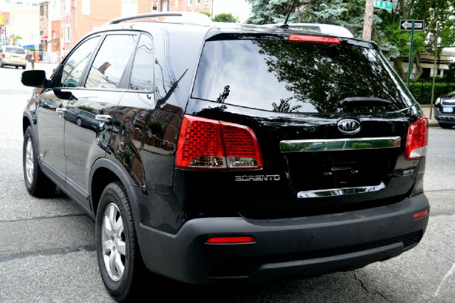 2011 Kia Sorento LS Truck