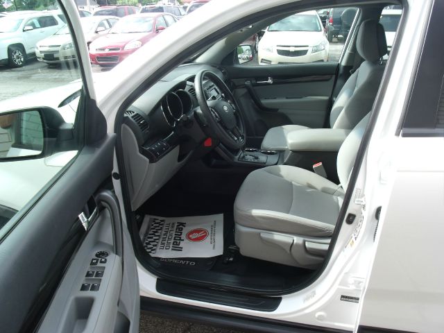 2011 Kia Sorento LS Truck