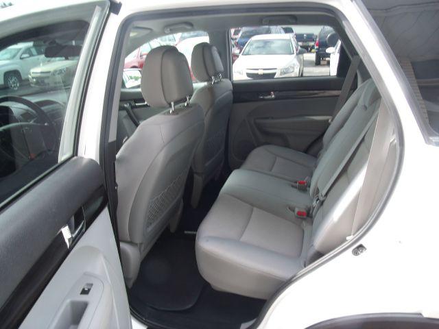 2011 Kia Sorento LS Truck